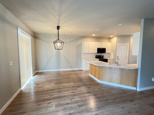 Building Photo - 431 Twin Flower Dr