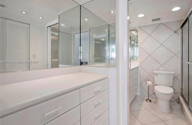 Foto del edificio - 1390 Ocean Dr