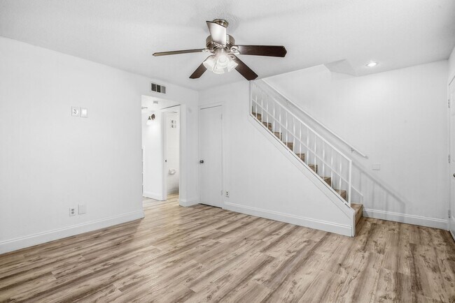 Building Photo - 2729 Hurstview Dr