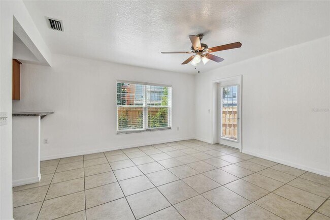 Foto del edificio - 587 Shady Grove Dr