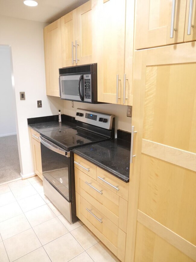 Foto del edificio - Charming Condo in Gaithersburg, MD