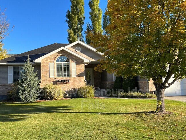 Building Photo - 3823 E Heath Cir