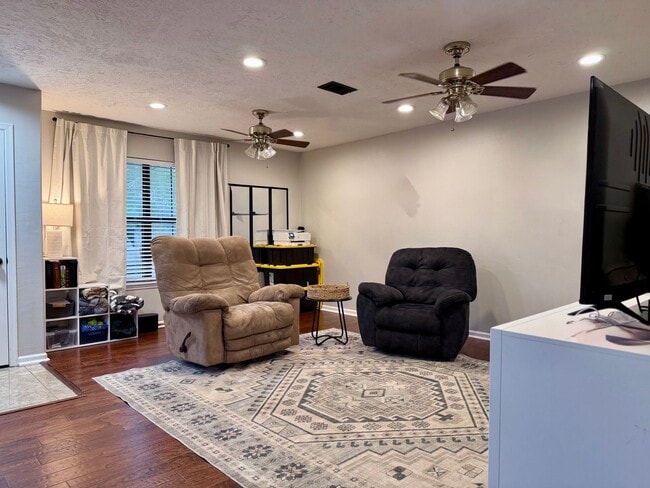 Foto del edificio - 2213 Angus St