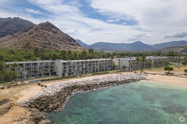 Makaha Surfside