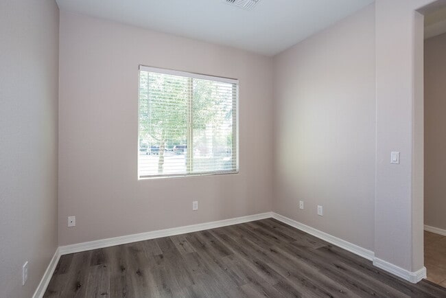 Foto del edificio - 33022 N Falcon Trail