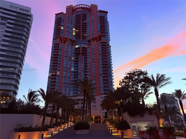 Foto del edificio - 300 S Pointe Dr