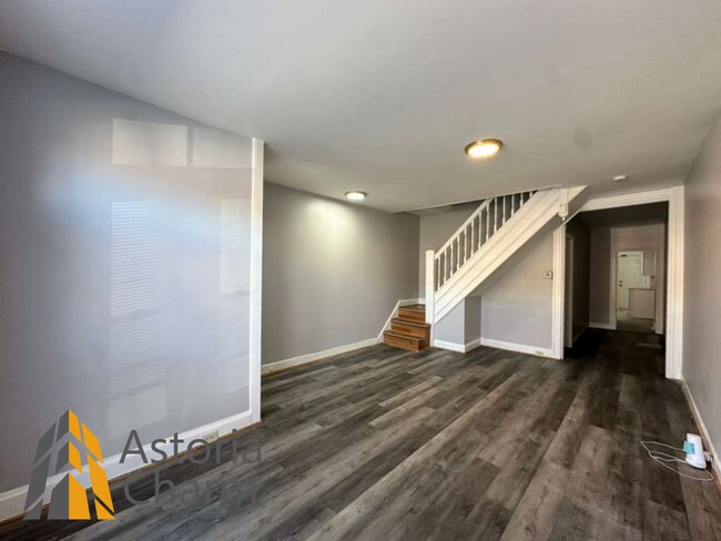 Foto del edificio - 3 Bedroom Plus Den Home with Renovated Kitchen and Fenced Yard