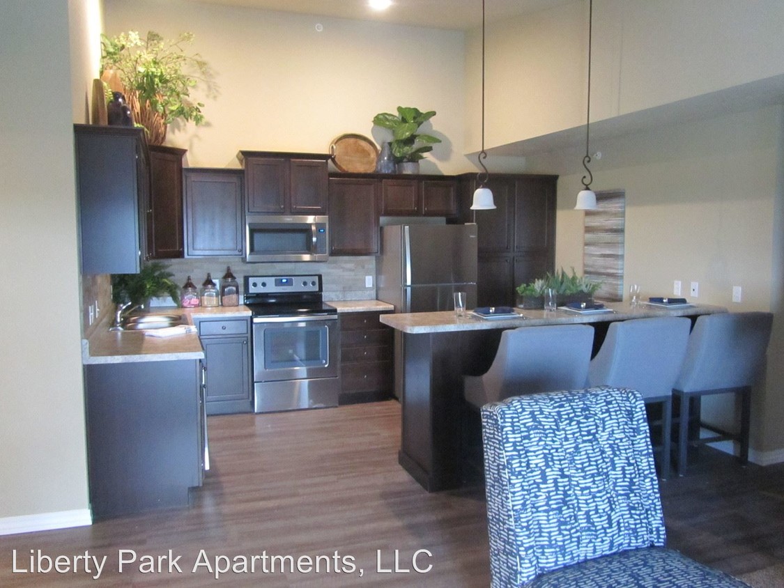Foto principal - 1855 White Columns Dr