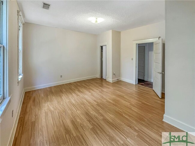 Foto del edificio - 909 Harmon St
