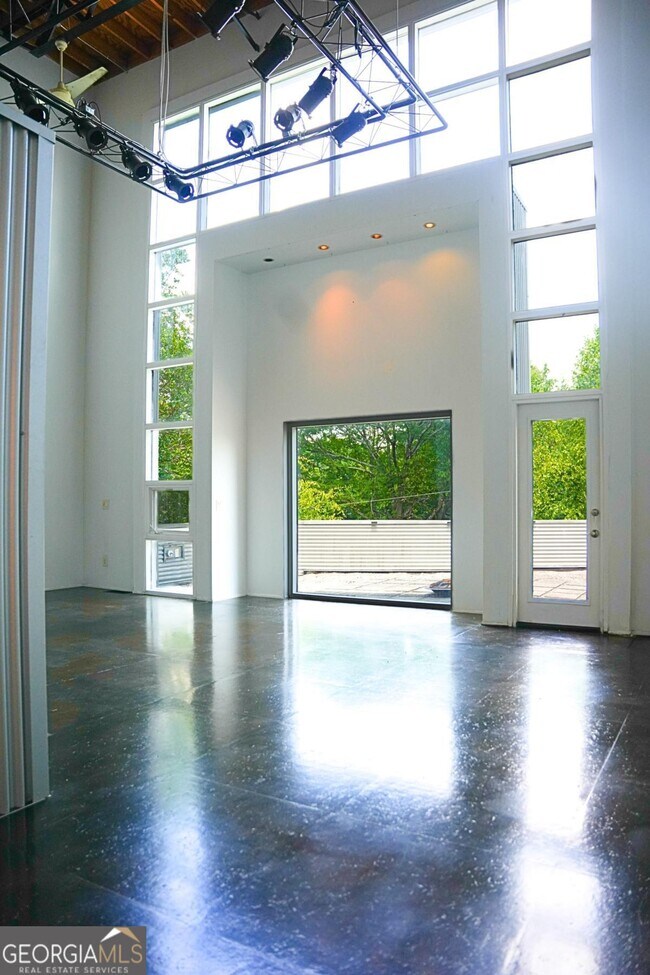 Foto del edificio - 1024 Hemphill Ave NW