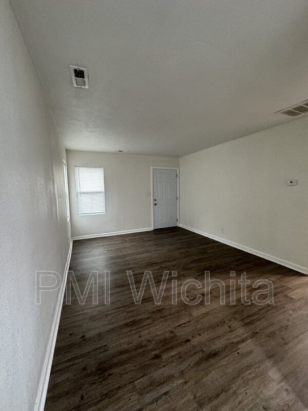 Building Photo - 816 S Water St