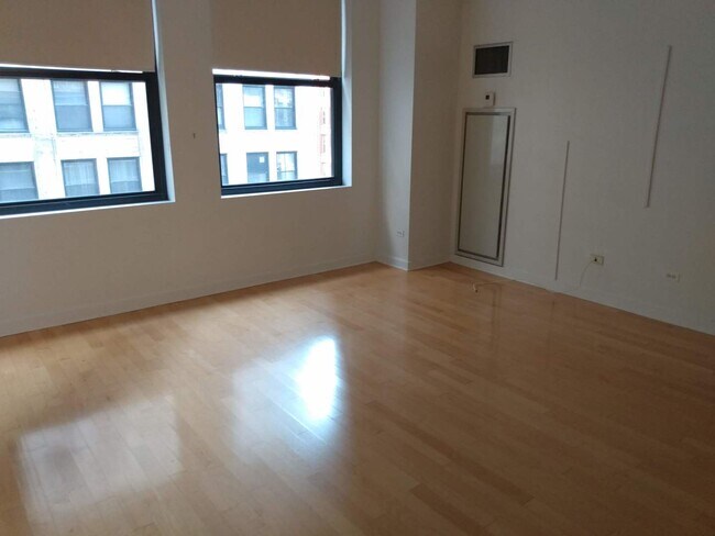 Foto del edificio - 5 N Wabash Ave