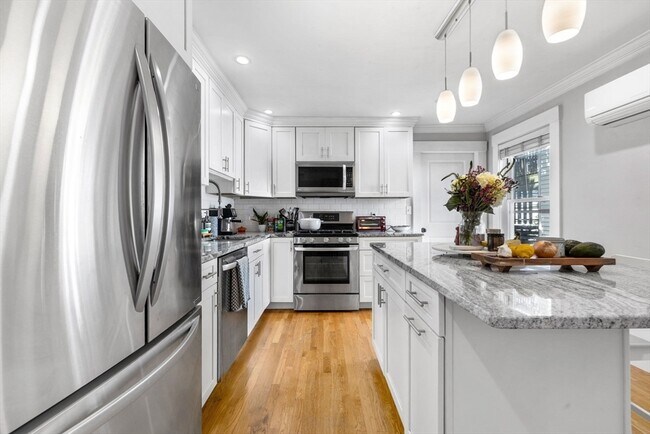 Foto del edificio - 73 G St