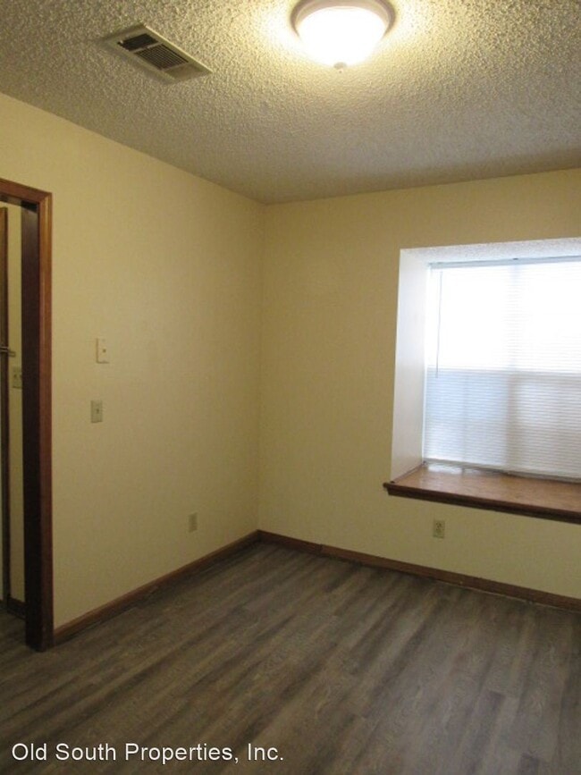 Building Photo - 3 br, 2 bath House - 2025 Cambridge Circle