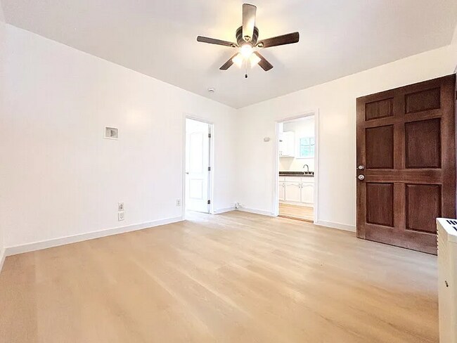 Foto del edificio - 727 E 81st St