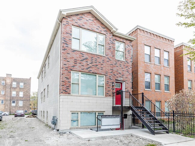 Building Photo - 1244 S Washtenaw Ave.