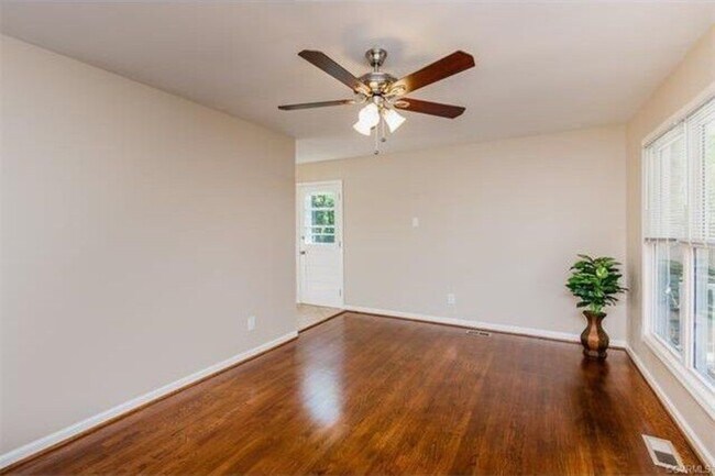 Foto del edificio - 1113 Eggleston St