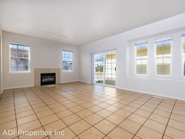 Foto del edificio - 4 br, 3 bath House - 1120 Elm Street