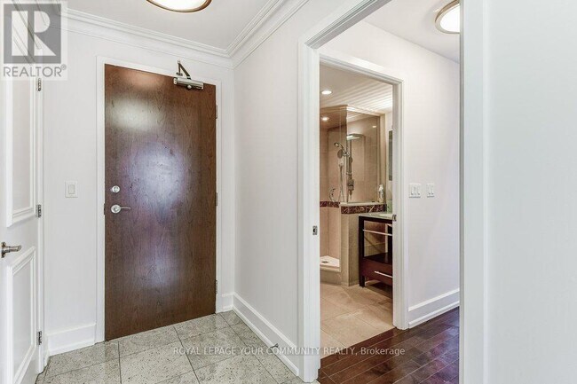 Building Photo - 650-650 Sheppard Ave E