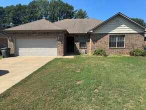 Building Photo - 1135 Wineberry Rd