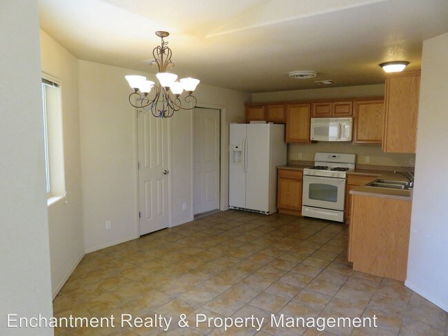 Building Photo - 508 Los Pinos St