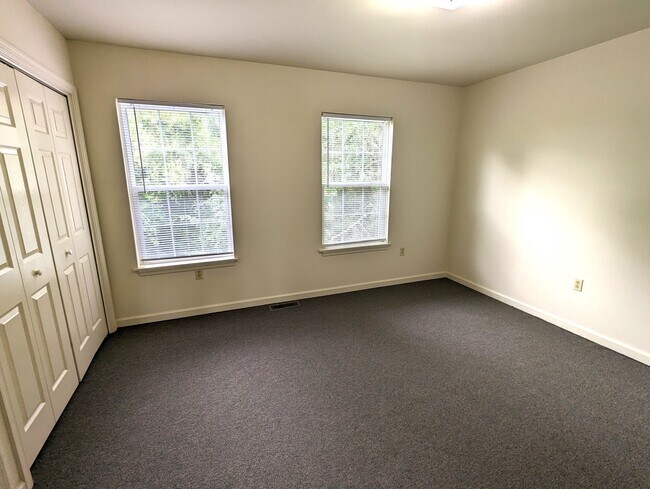 Building Photo - 12138 Queens Grant Dr