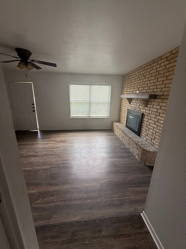 Foto del edificio - 2938 Gossett Dr