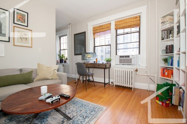 Building Photo - Sunny, Modern Cleveland Circle 1-Bed w/ Washer/dryer Right on the T