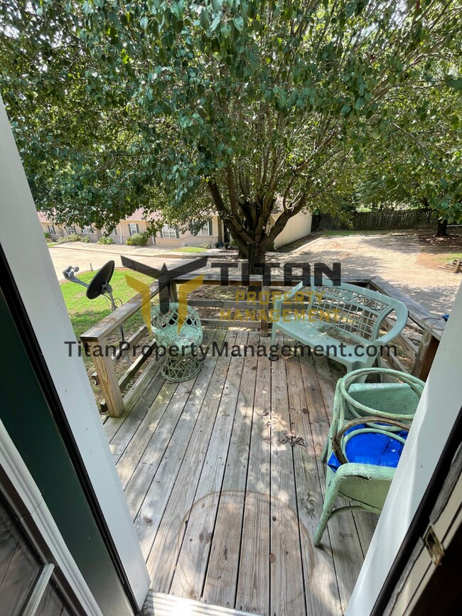 Foto del edificio - 2 Bed/2 Bath End Unit Apartment
