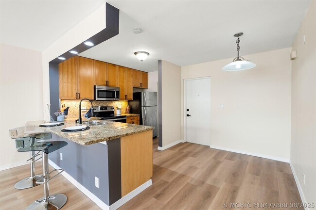 Foto del edificio - 2420 SE 17th St