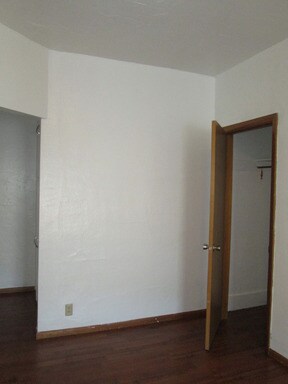 Building Photo - 242 NW Chehalis Ave