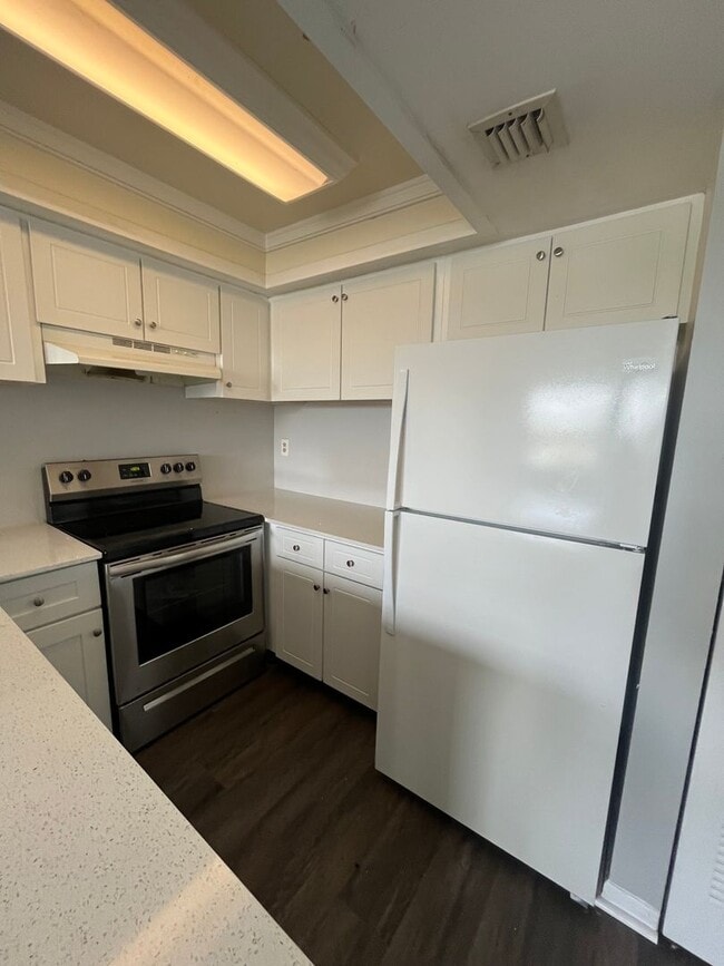 Building Photo - 728 Executive Center Dr