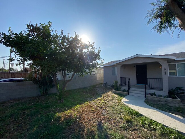 Building Photo - Charming 3-Bedroom Home in Paramount – Ful...