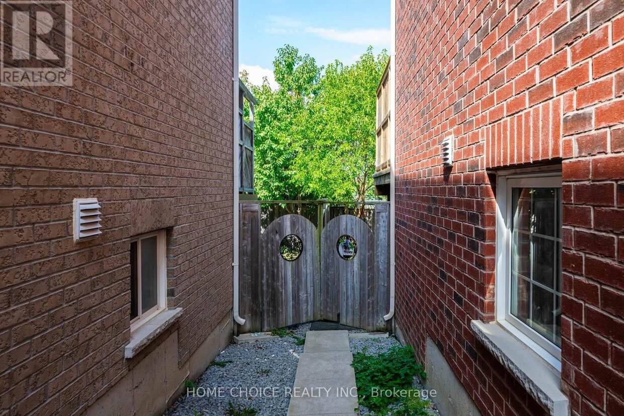 Building Photo - 328 Rita's Ave