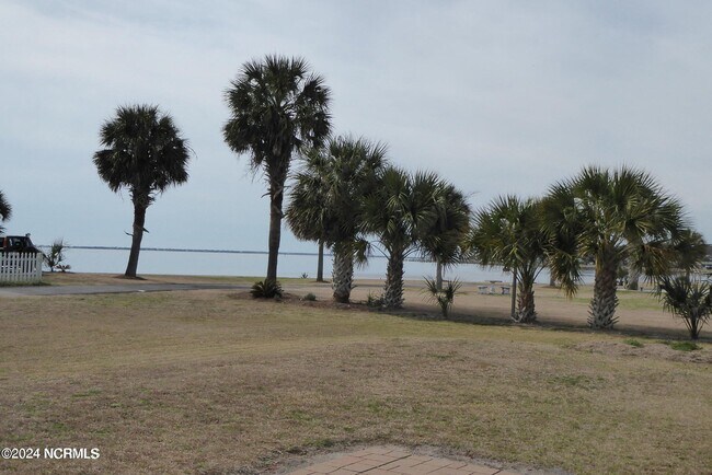 Foto del edificio - 150 Sunny Point Ln