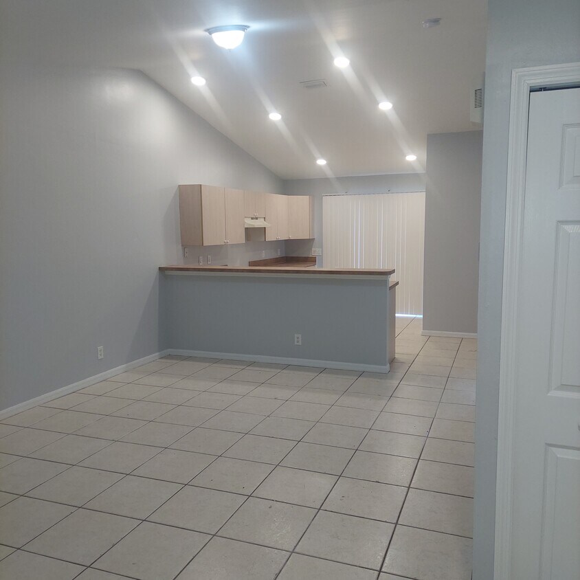 Foto principal - 111 Ichabod Ave S