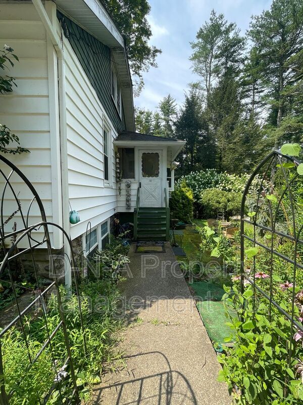 Primary Photo - 871 Lower Swiftwater Rd
