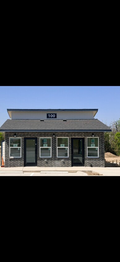 OFICINA/LAVANDERÍA - Apex Townhomes