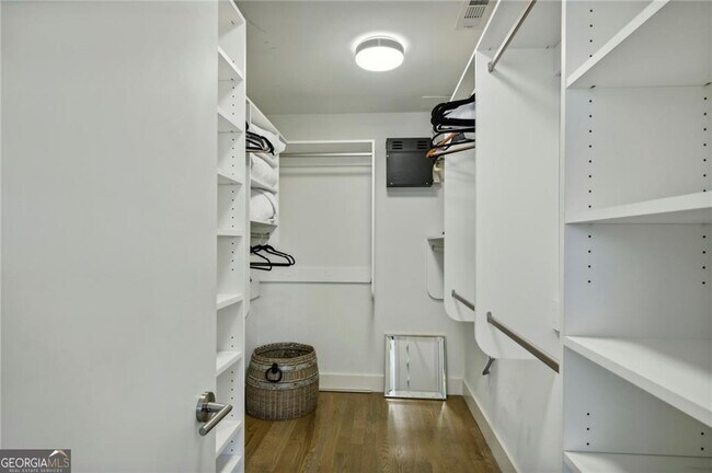 Foto del edificio - 575 Highland Ave NE
