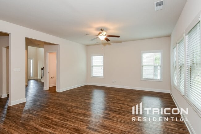 Building Photo - 592 Ireland Ln