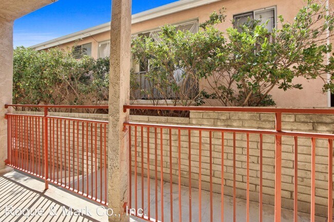 Building Photo - 2 br, 2 bath Apartment - 2927 Arizona Avenue