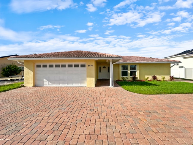 Building Photo - 6416 Lake Sunrise Dr