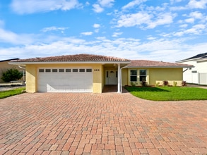 Building Photo - 6416 Lake Sunrise Dr