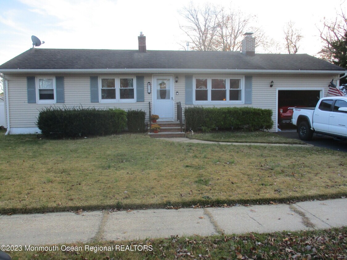 Primary Photo - 865 Raleigh Dr