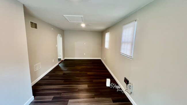 Foto del edificio - 15801 Atomic Ln