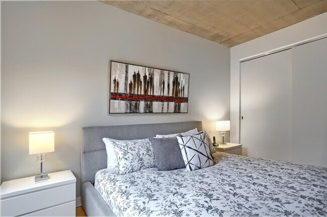 Building Photo - 10 Rue Carmichael