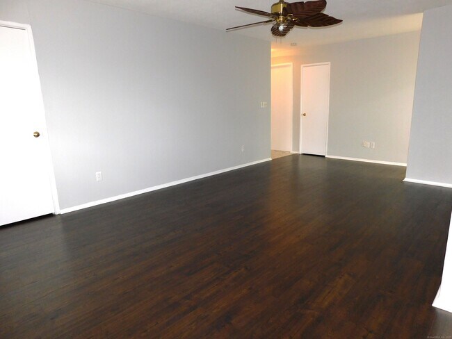 Building Photo - 173 Kennedy Dr