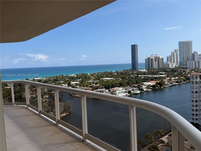 Foto del edificio - 20191 E Country Club Dr