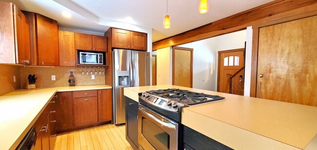 Foto del edificio - Fully Furnished Monthly Off-Season Gem!
