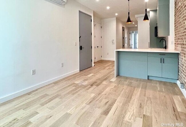 Building Photo - 383 Bleecker St